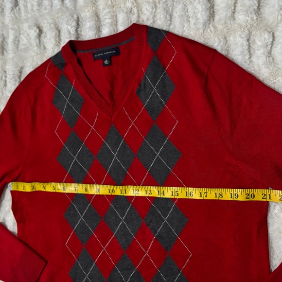 BANANA REPUBLIC Men’s Red and Gray Argyle V-Neck Sweater - Picture 8 of 8